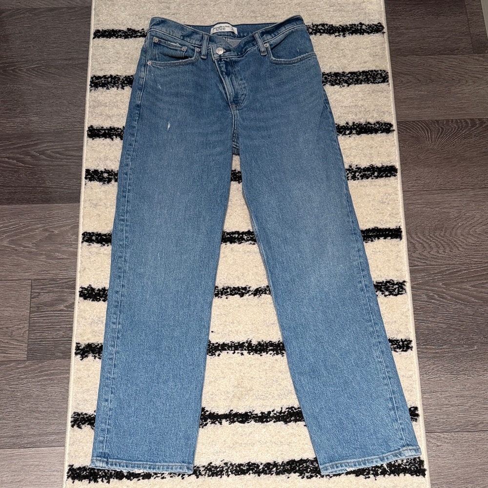 Abercrombie “The 90s Straight Ultra High Rise” Jeans